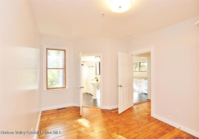 Building Photo - 12 Stuyvesant St