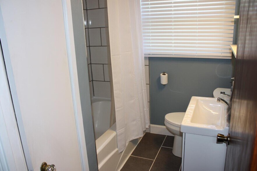 Building Photo - 5610 Frederick St