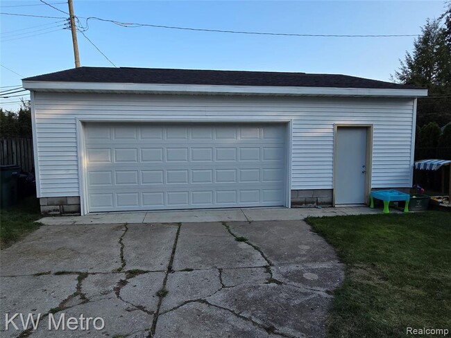 Building Photo - 2105 Northwood Blvd
