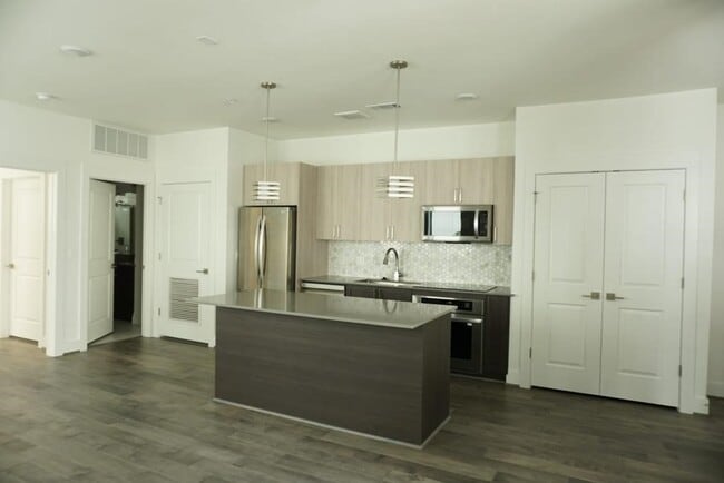 Building Photo - 4819 Caroline St