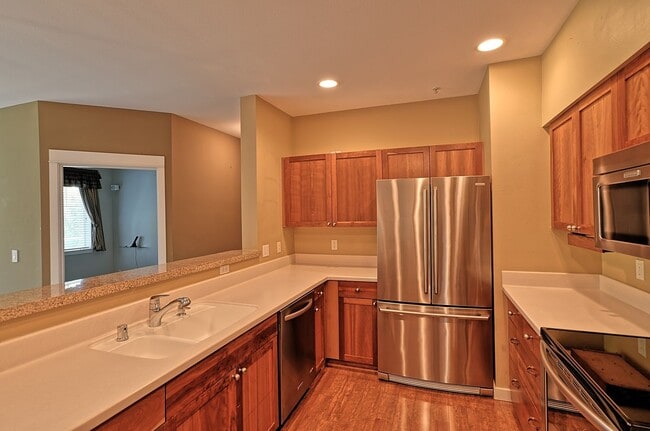 Building Photo - Mukilteo Golf Course View Condo – Modern C...