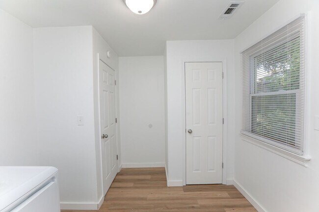 Building Photo - 9544 20th Bay St