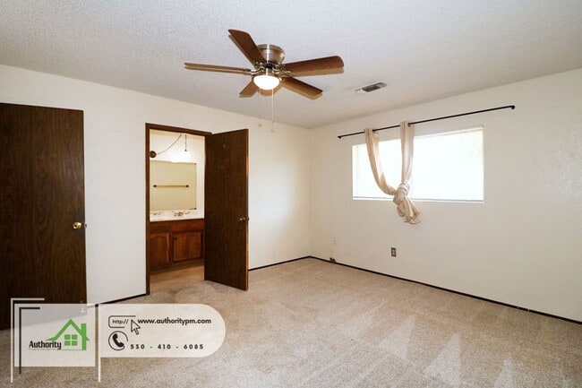 Building Photo - 160 Woodcliff Dr