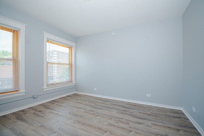 Building Photo - 141 S Oak Park Ave