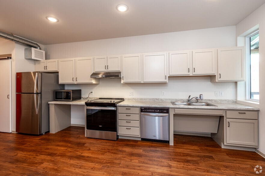 Studio - 500SF - Kitchen - Tama Too Apartments