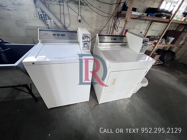 Building Photo - 3255 20th Ave S