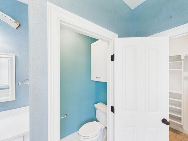 Building Photo - Modern Comfort: 3 Bed, 2 Bath with Garage & Large Pantry