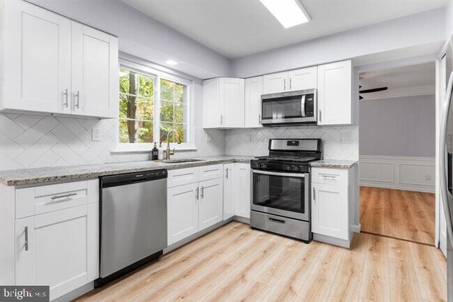 Building Photo - 2807 Falling Brook Terrace