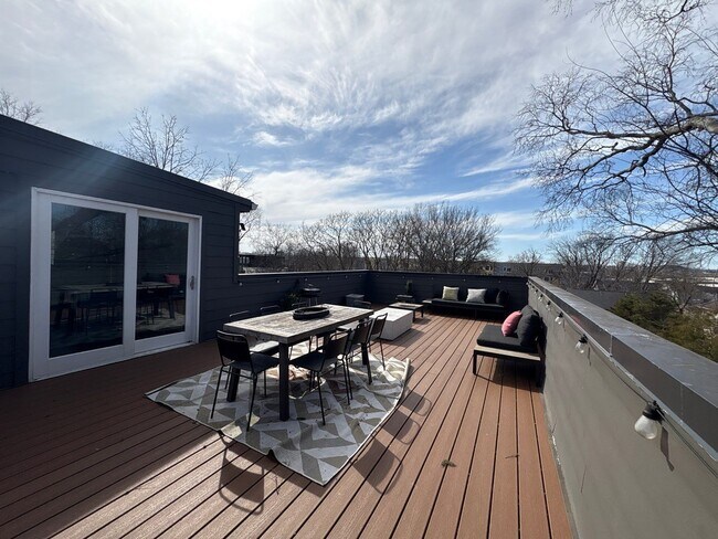 Building Photo - Fully Furnished 5 Bed, 3.5 Bath Located In East Nashville's McFerrin Park Neighborhood w/ Flexibl...