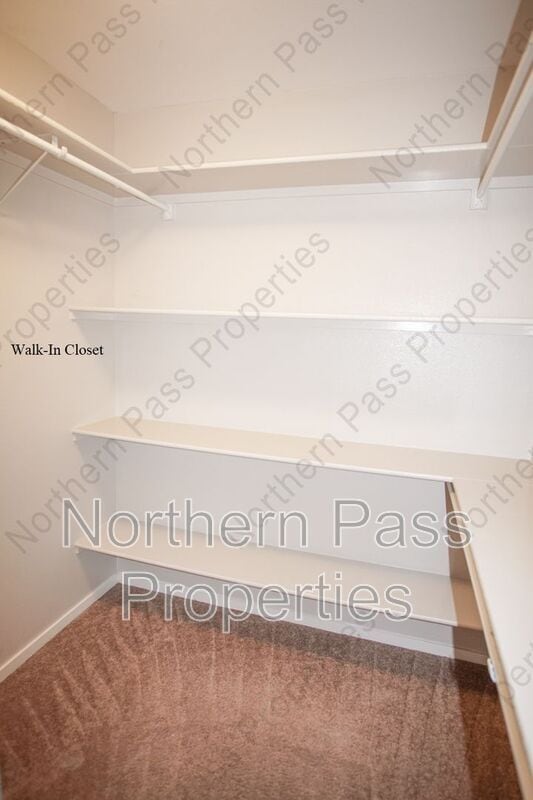 Building Photo - 4200 Camelot Heights Dr