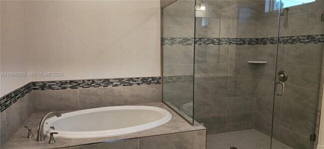 Building Photo - 4650 SW Quezon St