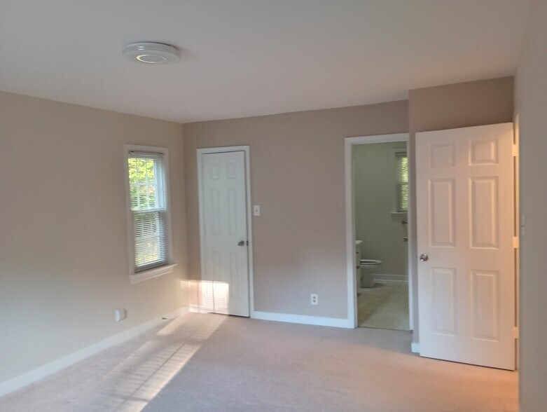 Primary bedroom - 5505 Standing Oak Pl