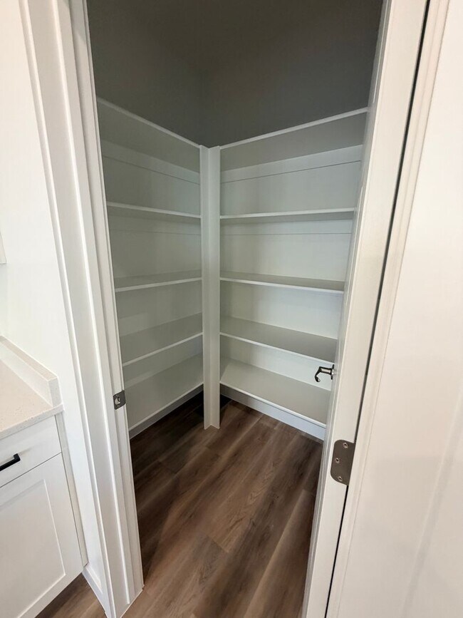 Building Photo - Beautiful Brand new 4 bedroom, 2.5 bathroom home in St George!