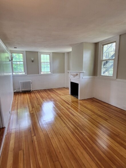 Building Photo - 363 Waterman Ave