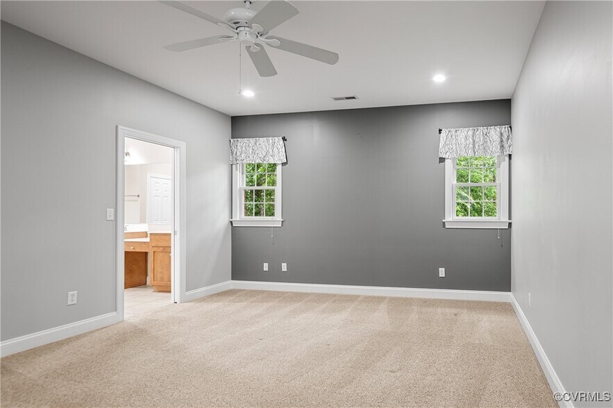 Building Photo - 11465 Pinewild Dr