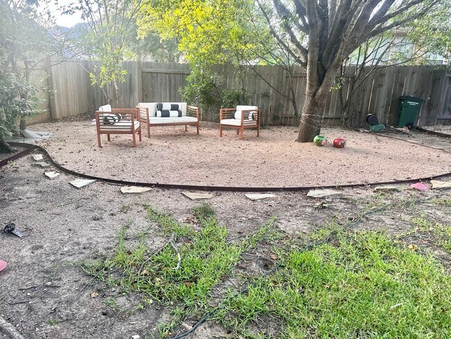 Building Photo - 10304 Peekston Dr