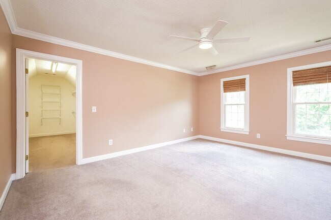 Building Photo - 213 Worthland Ct
