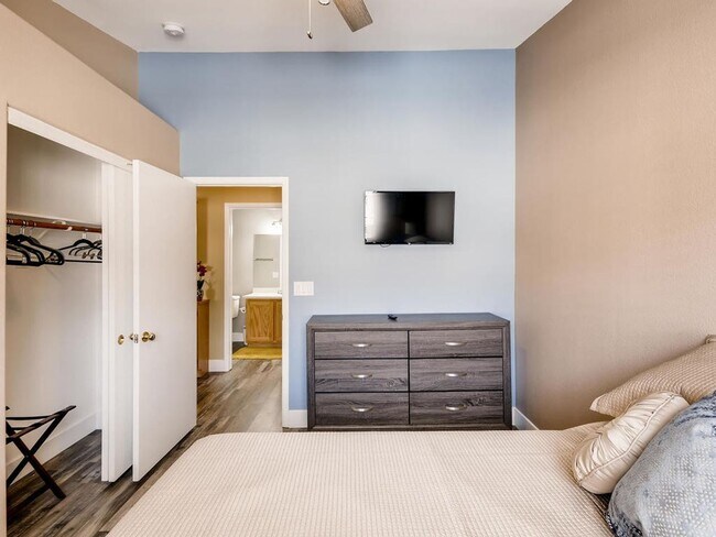 Building Photo - **SHORT TERM GATED LUXURY RENTAL** 3BDRM *2.5 BATH* 2 CAR GARAGE