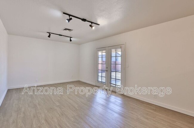 Building Photo - 3009 E Caballero St