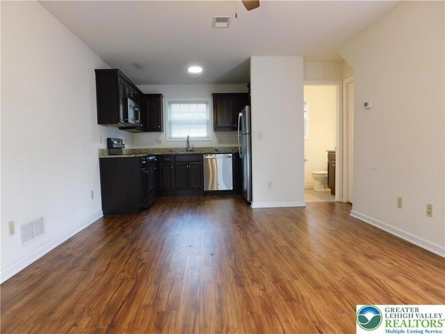 Building Photo - 821 Masslich St