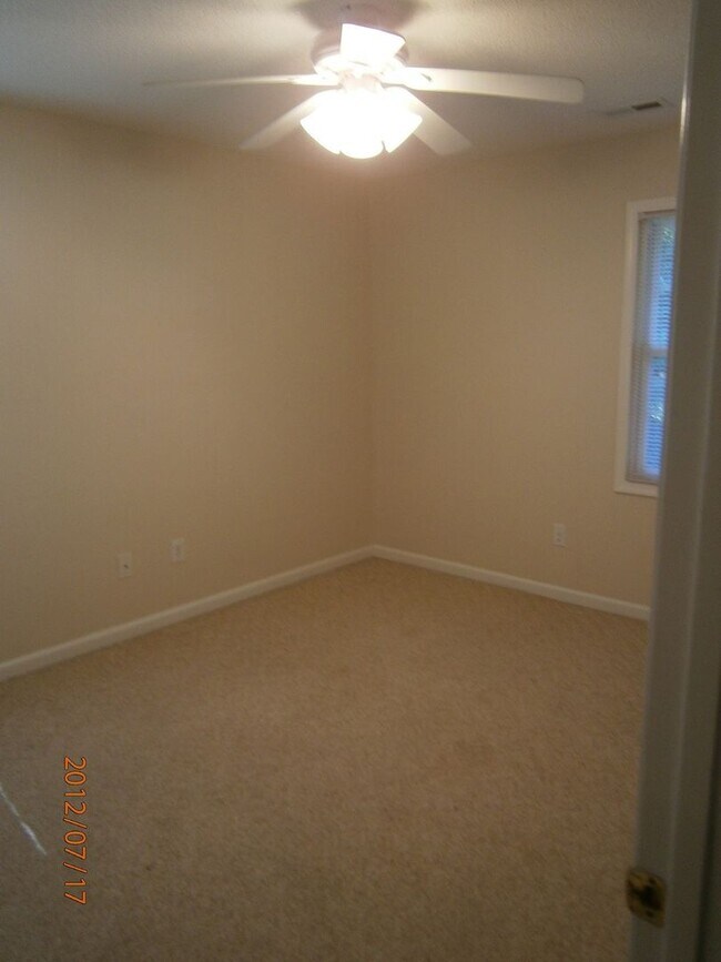 Building Photo - 414 Kenwoood Dr