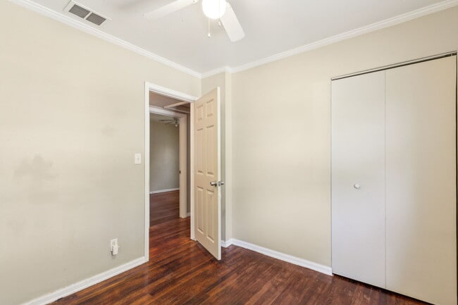 Building Photo - 1254 De Paul Dr