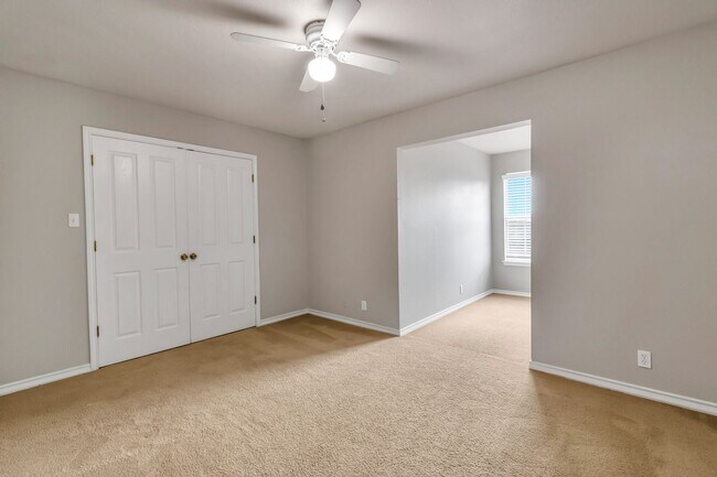 Building Photo - 200 Sandstone Dr