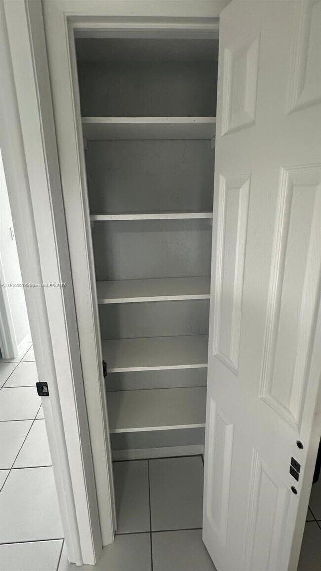 Building Photo - 1701 NE 191st St