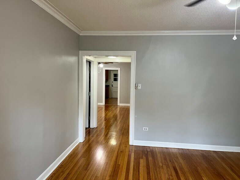 Building Photo - 5515 N Christiana Ave