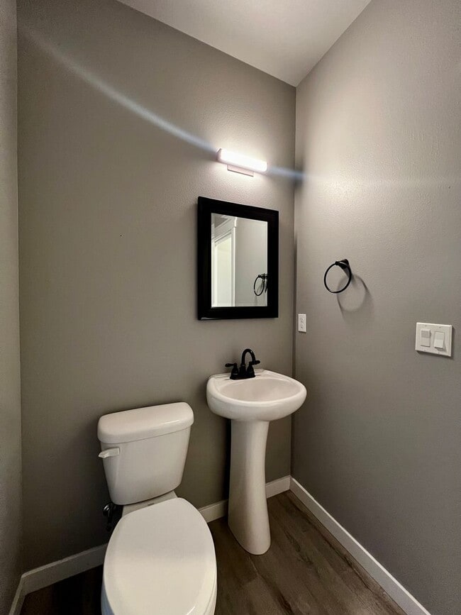 Building Photo - 7433 Saddlebrook Lp