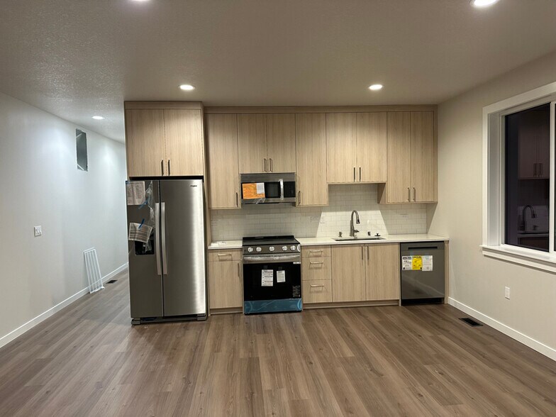 Building Photo - 222 Curtis Dr