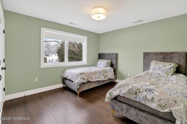 Building Photo - 475 Monmouth Pl