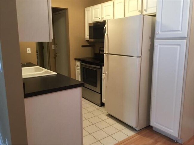 Building Photo - 4407 Wilshire Blvd