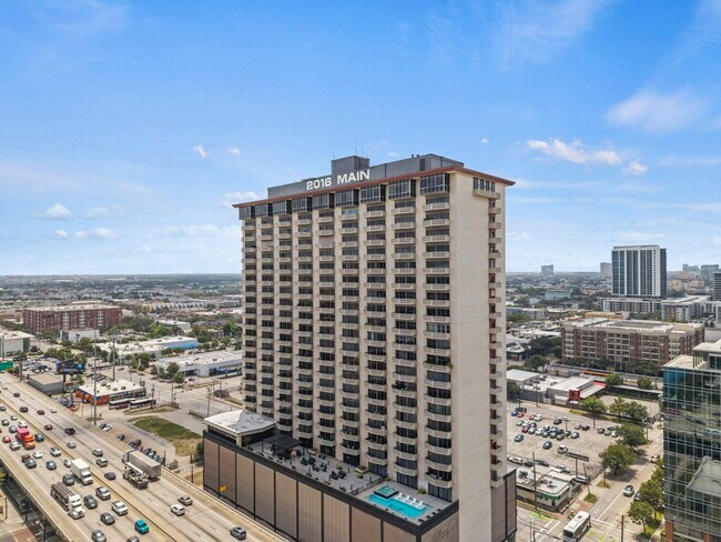 Building Photo - 2016 Main St