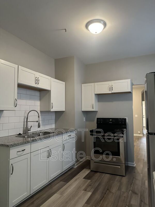 Building Photo - 480-482 E. Markison Avenue