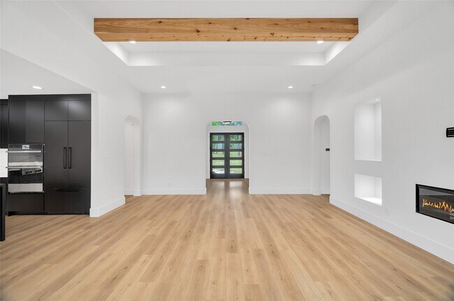 Building Photo - 15181 Frst Grv Dr