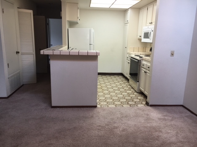 Building Photo - Lovely, Light-Filled 2 Bedroom, 2 Bath Condo