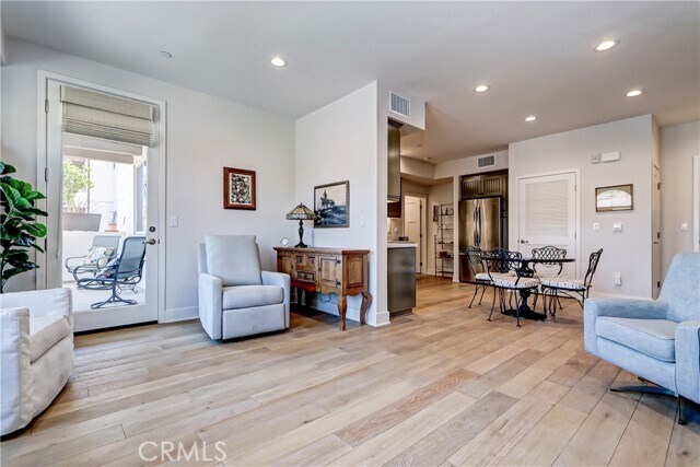 Building Photo - 627 Deep Valley Dr