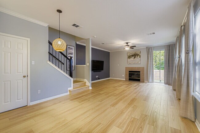 Building Photo - "Charming 3-Bed Townhouse Retreat with 151...