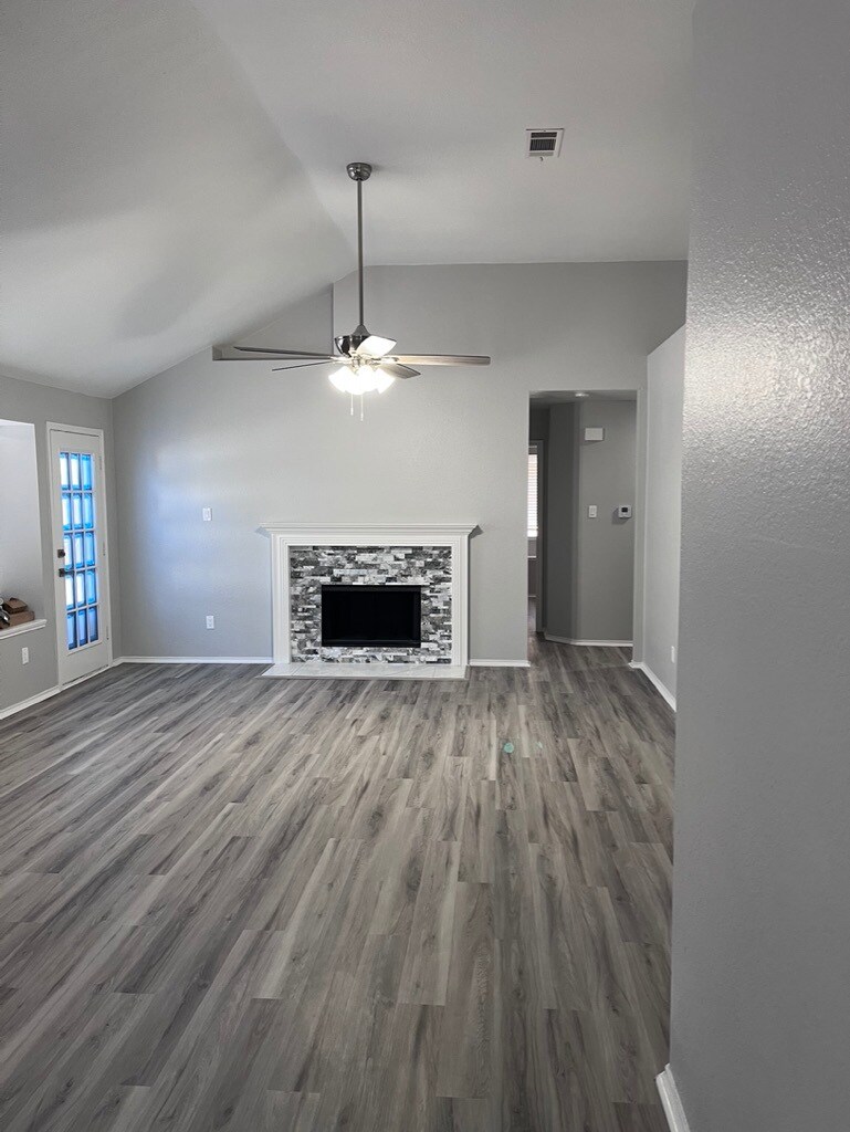 Building Photo - 6820 Douglas Creek