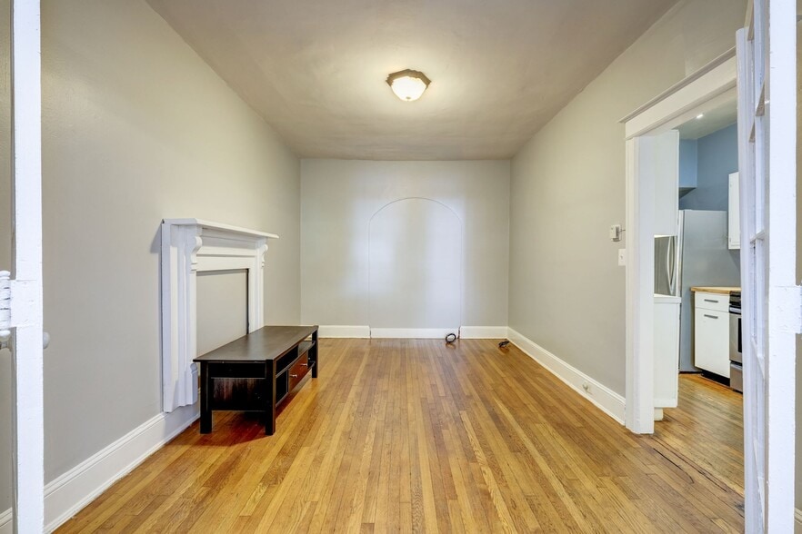Main Floor - Family Room - 237 11th ST SE