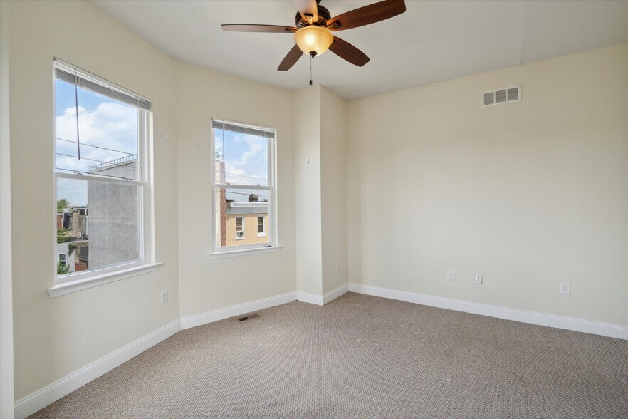 Building Photo - 1832 W Montgomery Ave