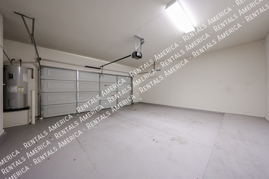 Building Photo - 18166 N Jameson Dr