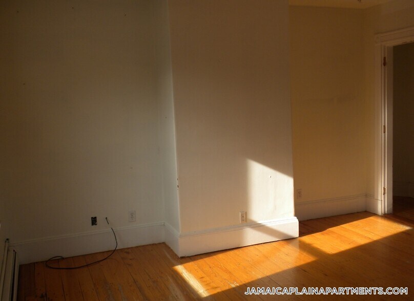 Building Photo - 339 Centre St