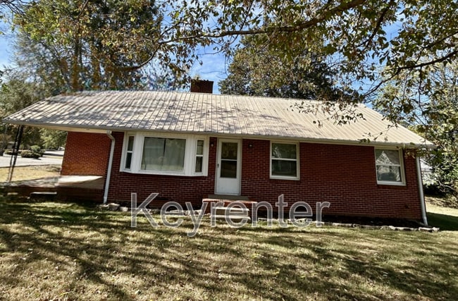Primary Photo - 4315 Woodlawn Pike