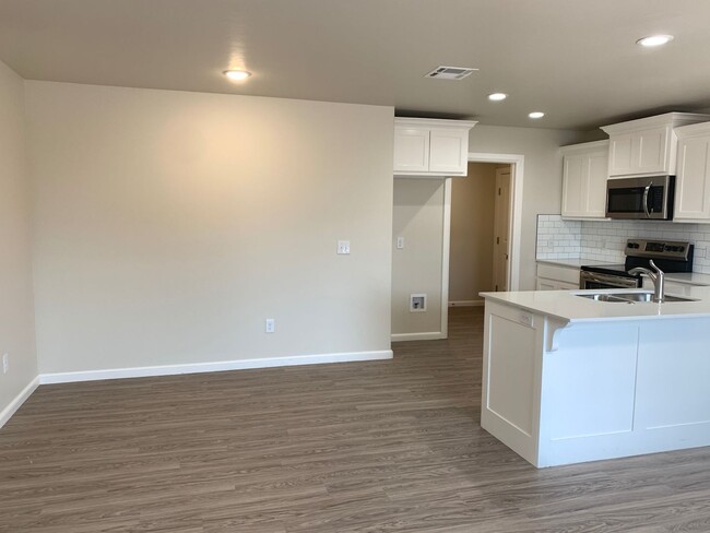 Building Photo - 3 bedroom duplex in Newcastle