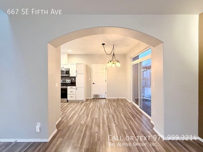 Building Photo - 667 SE Fifth Ave-