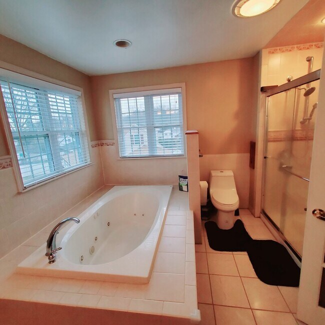 Building Photo - 210 Highmeadow Rd