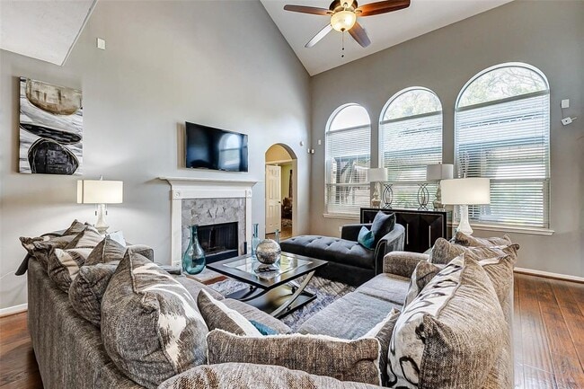 Building Photo - 2208 Breezeway Bend Dr