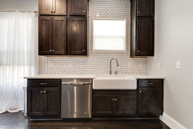 Building Photo - **Stunning 3BE/2.5BA home in a stellar nei...